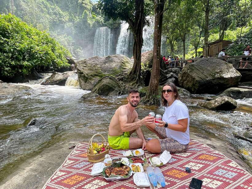 Siem Reap: Kulen Mountain Small Group Tour with Picnic Lunch - Meeting in Siem Reap and heading for the hills