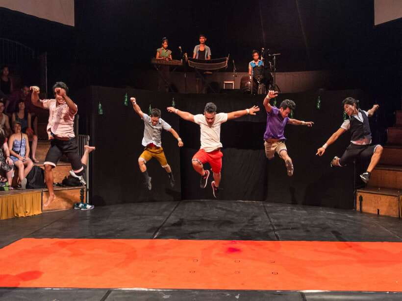 Siem Reap: Phare, Cambodian Circus with Tuk-Tuk Transfers - The Venue Atmosphere: A Quiet, Lit Space for Big Performances