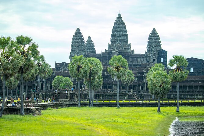 Siem Reap: Private Angkor Wat Sunrise & Tour Around Angkor Park - Stop 4, Ta Prohm: the jungle temple that steals the show