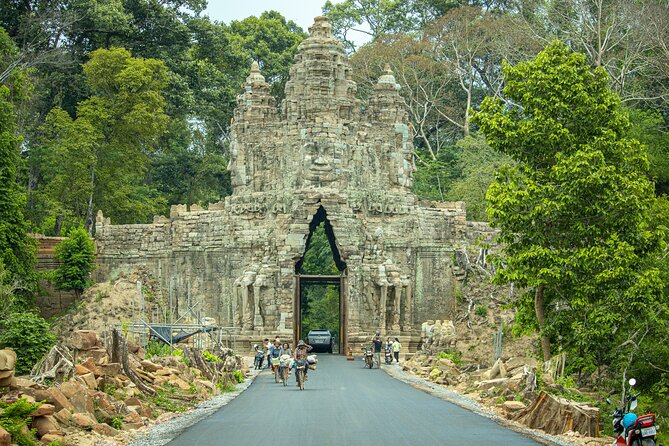 Siem Reap: Private Angkor Wat Sunrise & Tour Around Angkor Park - Stop 1, Angkor Wat: how sunrise should feel, not just look
