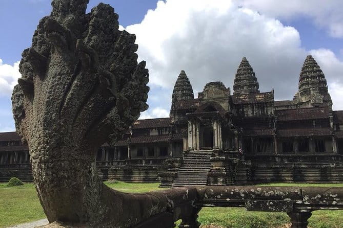 Siem Reap: Private Custom Angkor Wat Tour with Local Guide - Stop 1: Angkor Wat, the big megastructure and how 3 hours can work