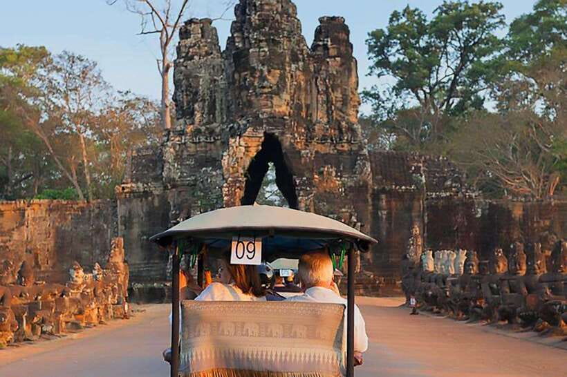 Siem Reap : Private Tuk-Tuk Tour of the Magnificent Temples. - Ta Keo and Ta Prohm: unfinished lightning and movie roots
