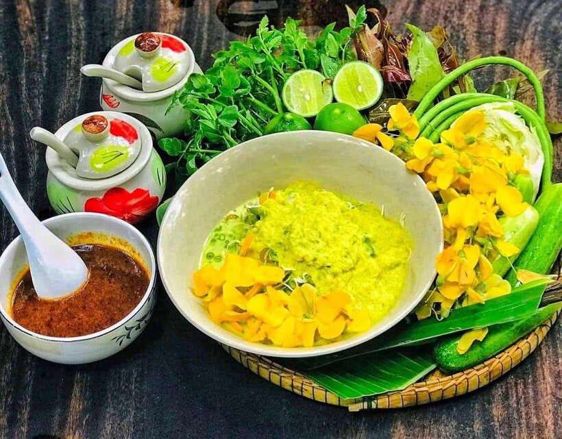 Siem Reap: Street Food Experience by Tuk-Tuk - Tuk-tuk rides between stops: why this matters after dark