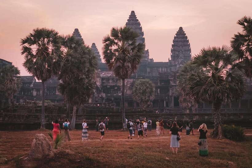 Siem Reap Sunrise Angkor Wat Temple Tour - Getting to the temples: Mad Monkey pickup and the comfort factor