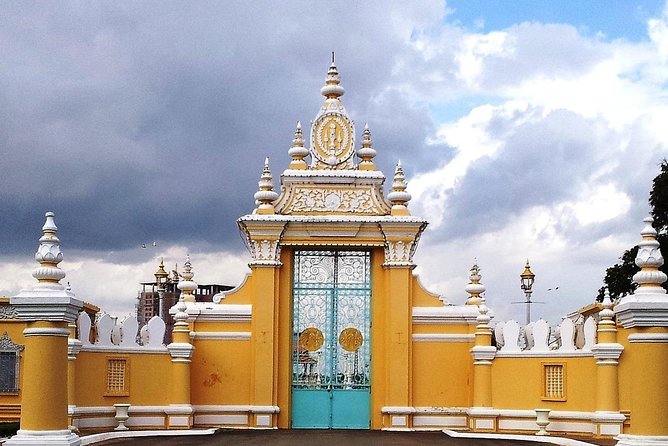 Siem Reap to Phnom Penh by Private Car or Minivan - Driver English, Communication, and WhatsApp Support