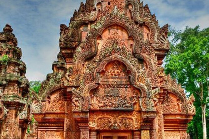 Siem Reap Tour: Angkor Wat Sunrise, Bayon, Ta Prohm, Banteay Srei - Banteay Srei: Pink Sandstone Carvings and the Value of a Less-Crowded Stop