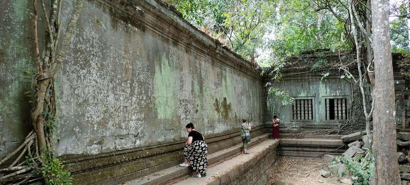 Siem Reap Tour Guide: Angkor Wat Sunrise Tour & Beng Mealea - Banteay Srei: pink carvings plus a needed break