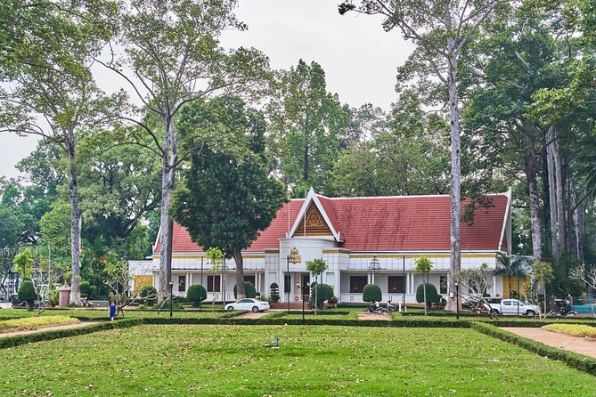 Siem Reap Walking Tour: Landmarks & Hidden Gems - Siem Reap River Park stroll, shaded walking with real city context