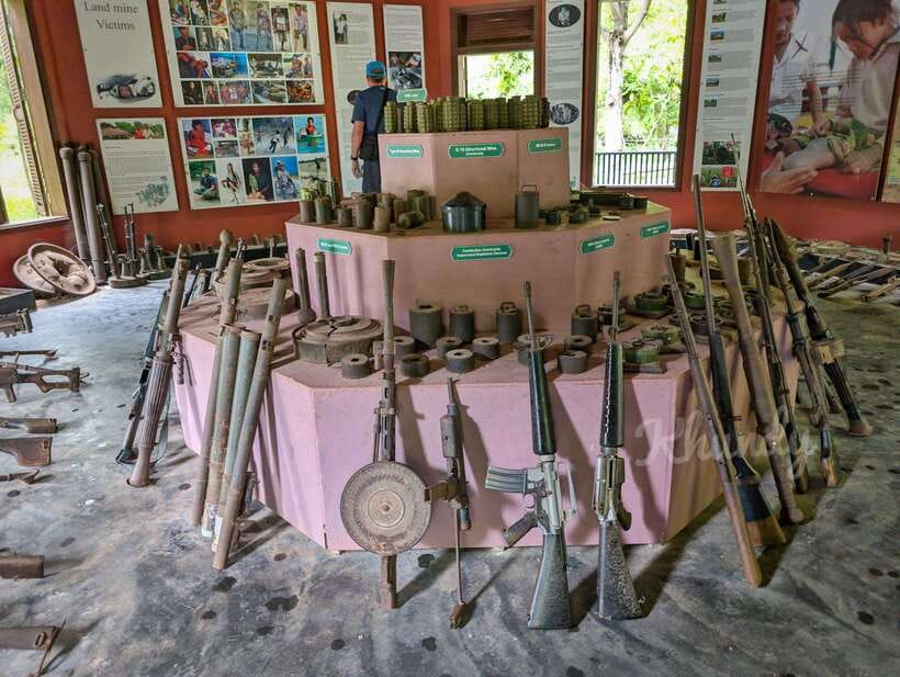 Siem Reap: War Museum included Ticket & Free Round trip - The 2-Hour Flow: Hotel Tuktuk Pickup, Then Garden Time