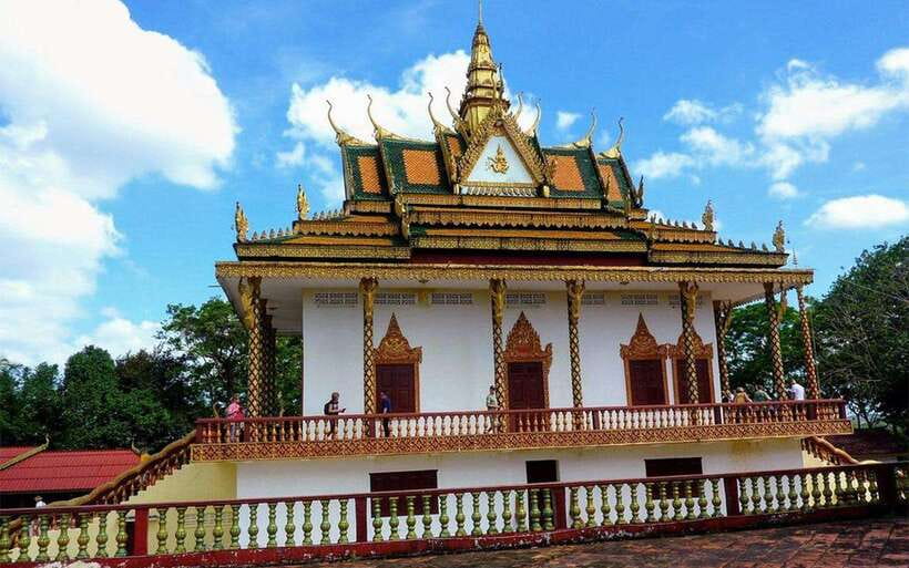 Sihanoukville City Tour for Cruise Passengers with 7 Stops - Preah Thong Neang Neak: the biggest copper statue with a love story