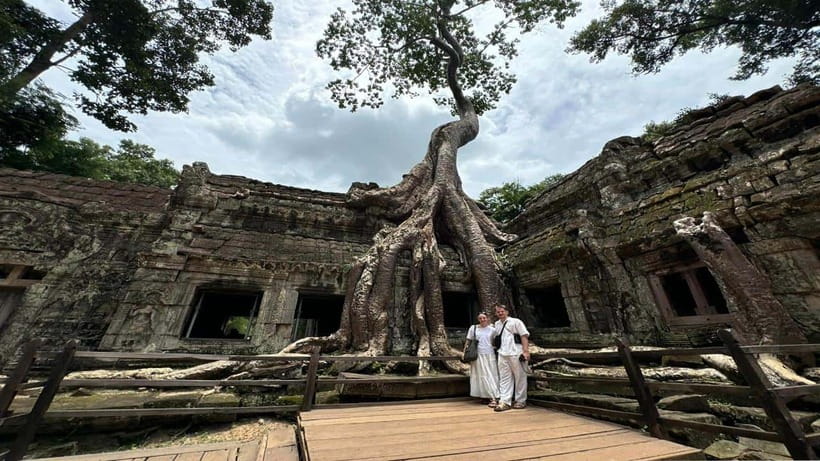 Small-Group Explore Angkor Wat Sunrise Tour with Guide - What to Bring for a 7-Hour Temple Morning