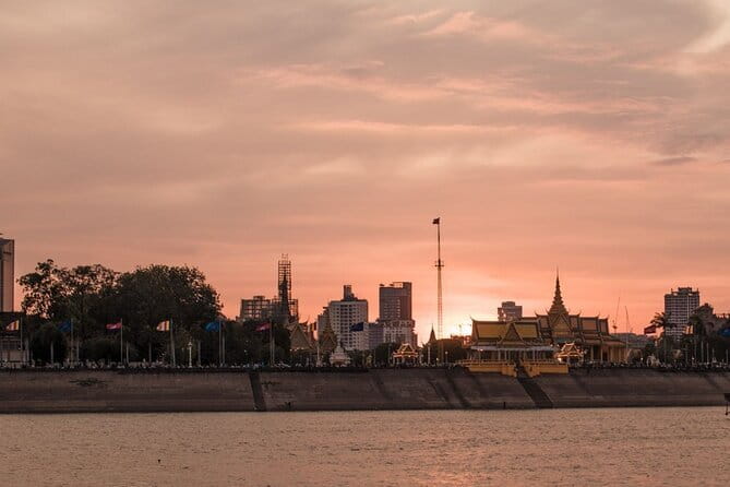 Sunset Cruise on the Mekong with Kanika Boat - The return loop for sunset over Phnom Penh