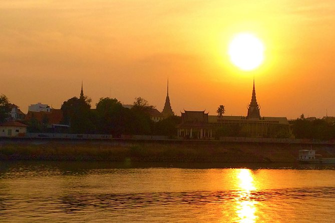 Sunset Cruise with unlimited beer & soft drinks -English speaking guide on board - Drinks, Music, and On-Board Atmosphere