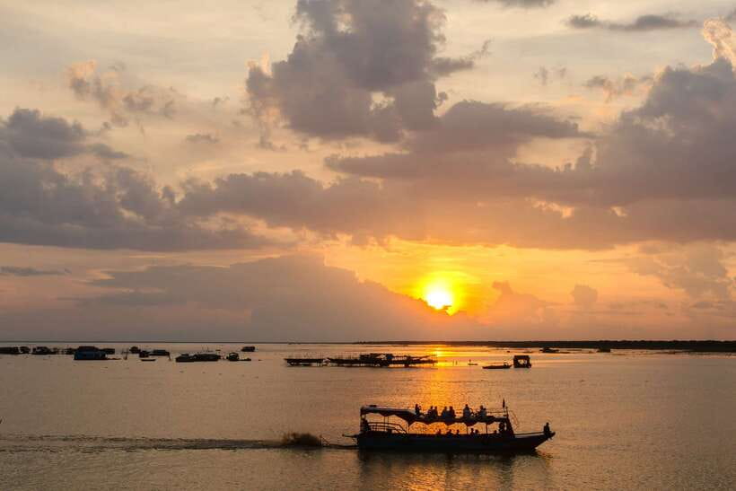 Sunset Dinner Tour: Tonle Sap Lake Floating Village - From mini Tara to the floating villages, up close