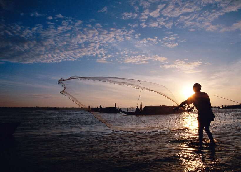 Sunset Dinner Tour: Tonle Sap Lake Floating Village - Floating village life changes with the water level