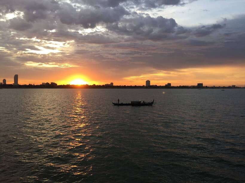 Sunset Dinner Tour: Tonle Sap Lake Floating Village - The sunset itself, and how to get the best experience