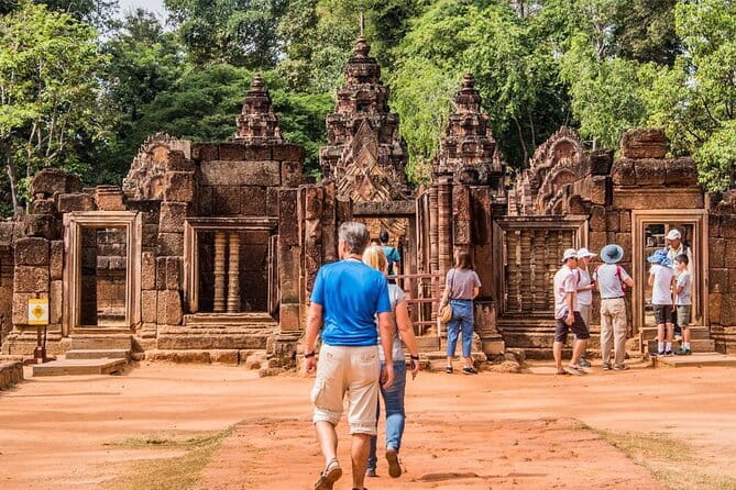 The Cambodian Circus Show and Pub Street Night Market - Stop 2 at Siem Reap Night Market: Quick Culture and Street Food Scouting