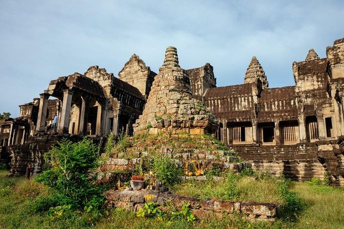 The Ultimate Angkor Wat Temple Private Day Trip - Angkor Wat: carved galleries and symbol spotting