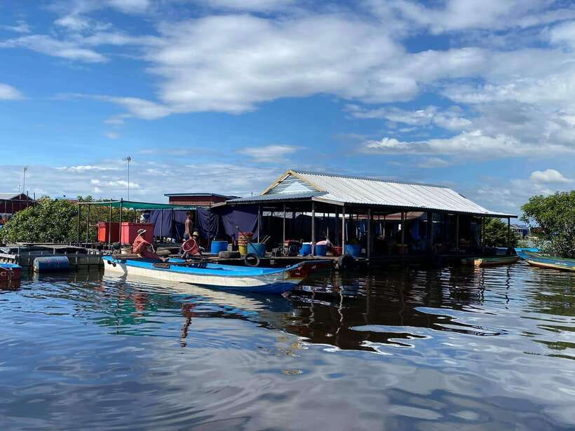 Tonle sap, Kompong Phluk (Floating village) - The school and pagoda stops: where the day turns from pretty to meaningful