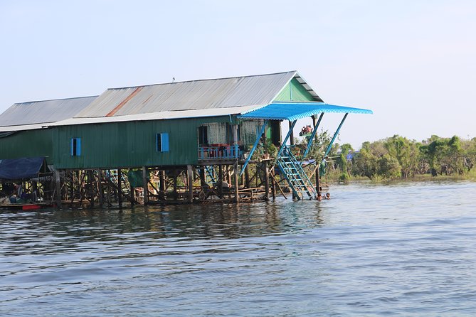 Tonle Sap Lake - Fishing Village & Flooded Forest - Stop 1: Rolous Market, a quick route through rural food life