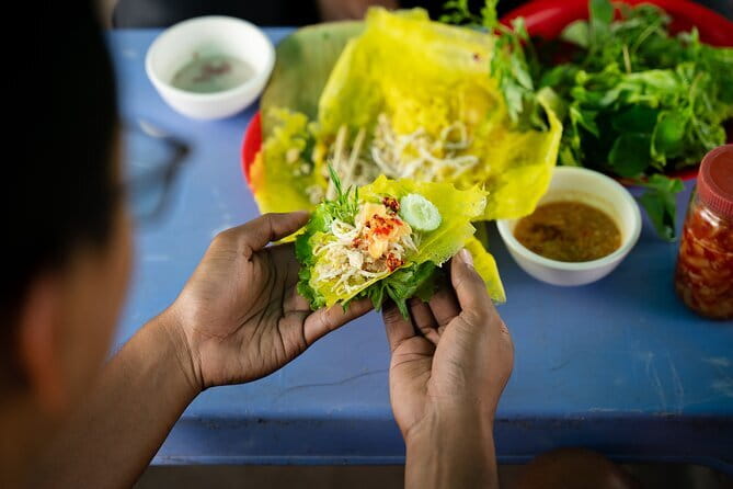Ultimate Siem Reap Food Tour by Tuk Tuk - 20 Tastings, 8 Stops - Psar Chaa smoky ribs and Kampot-pepper seafood at Wat Bo Temple