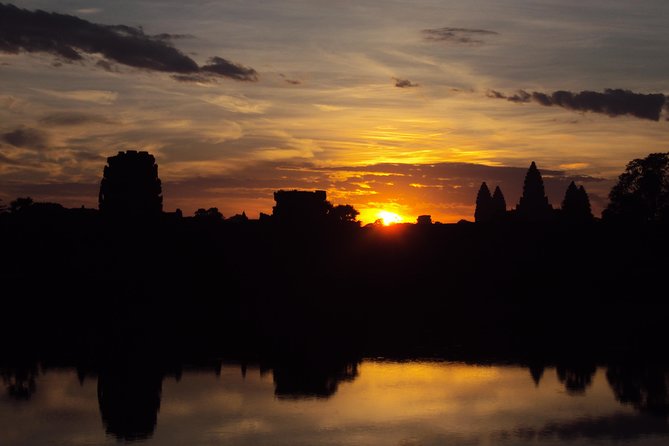 Unveiling 2 Days Private Angkor Wat/Beyond In Sunrise/Sunset Tour - Neak Pean, Ta Som, and Eastern Mebon, the quieter variety stops