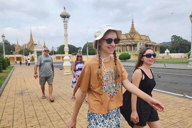 Visit 11 Places in One Day including S21 & Killing Field - Wat Phnom, Wat Ounalom, and the National Museum photo stop