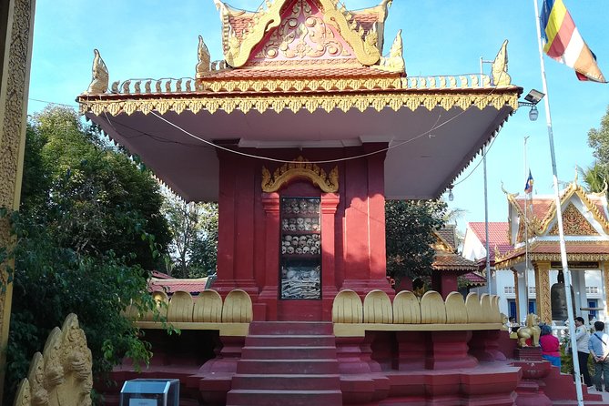 War Museum, Killing Field and Floating village ( Chong Kneas) Tour - Wat Thmey Pagoda and the killing fields, heavy but clarifying