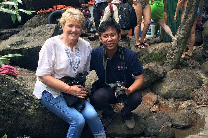 Waterfall & River of 1000 Siva Linga- Kulen Mountain Private Tour - Preah Ang Thom pagoda: prayer, statues, and Khmer symbolism