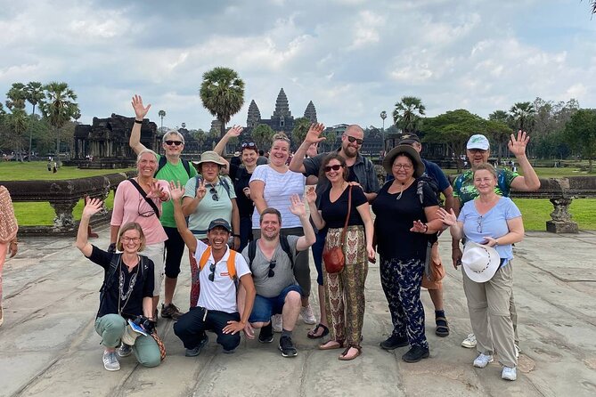 Wildlife Expedition: Elephant Sanctuary, Kbal Spean Banteay Srei - Bayon Temple: faces of Jayavarman VII